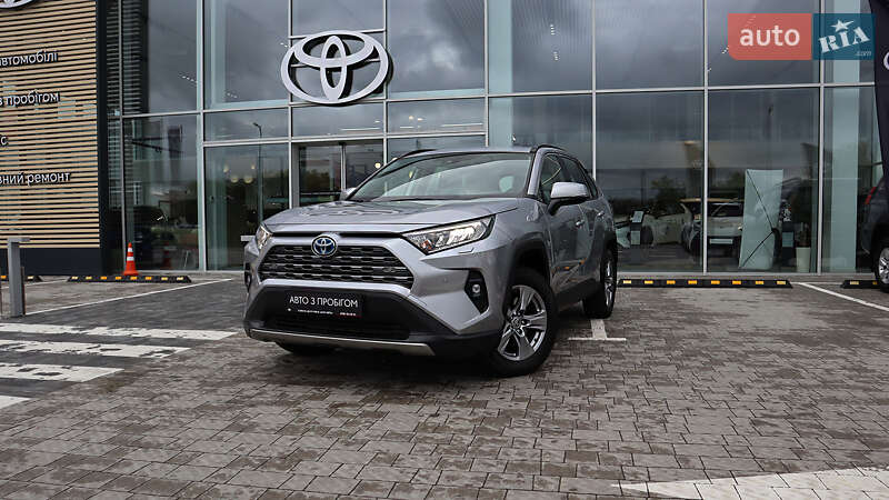 Позашляховик / Кросовер Toyota RAV4 2023 в 