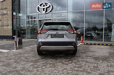 Позашляховик / Кросовер Toyota RAV4 2023 в 