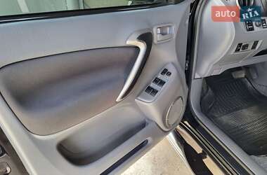Внедорожник / Кроссовер Toyota RAV4 2002 в 