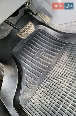 Внедорожник / Кроссовер Toyota RAV4 2002 в 