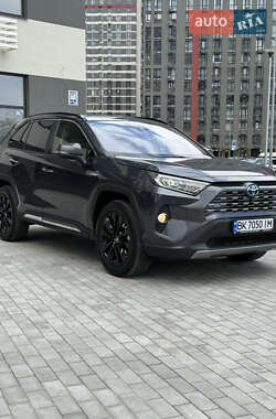 Позашляховик / Кросовер Toyota RAV4 2021 в Києві