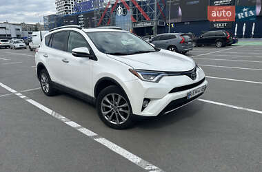 Позашляховик / Кросовер Toyota RAV4 2016 в 