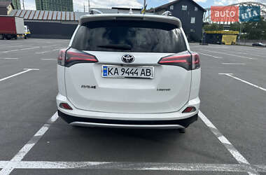Позашляховик / Кросовер Toyota RAV4 2016 в 