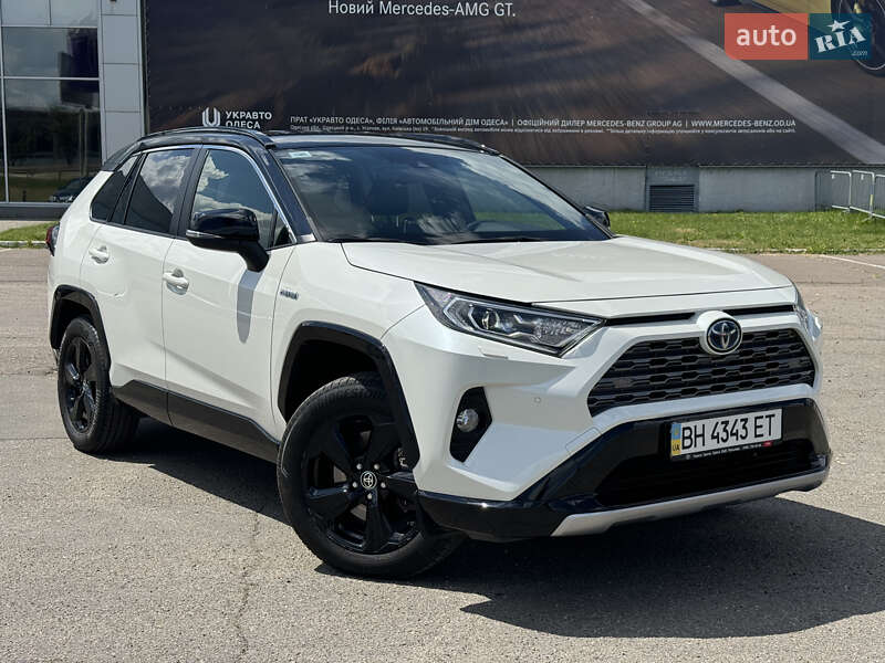 Внедорожник / Кроссовер Toyota RAV4 2020 в 