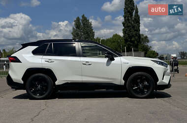 Внедорожник / Кроссовер Toyota RAV4 2020 в 