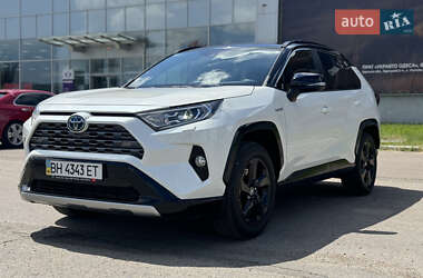 Внедорожник / Кроссовер Toyota RAV4 2020 в 