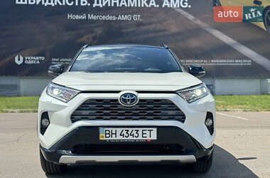 Внедорожник / Кроссовер Toyota RAV4 2020 в 