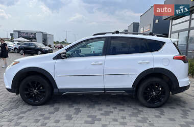 Позашляховик / Кросовер Toyota RAV4 2018 в 