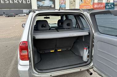 Внедорожник / Кроссовер Toyota RAV4 2003 в 