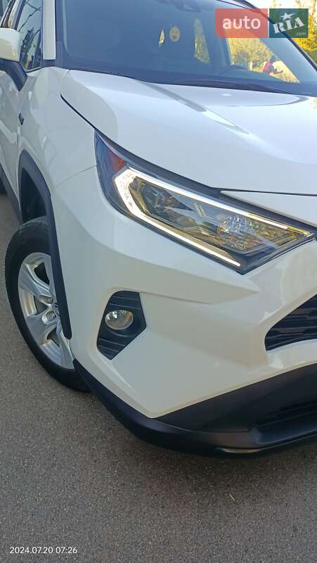 Позашляховик / Кросовер Toyota RAV4 2020 в Києві
