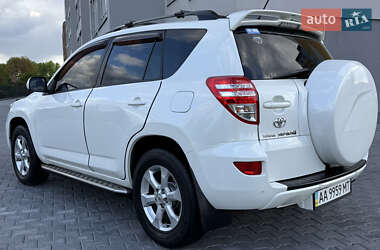 Позашляховик / Кросовер Toyota RAV4 2011 в 