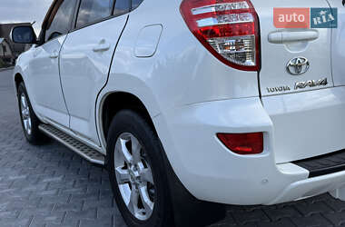 Позашляховик / Кросовер Toyota RAV4 2011 в 