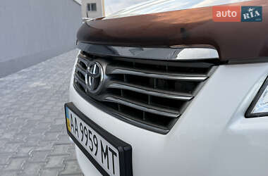Позашляховик / Кросовер Toyota RAV4 2011 в 