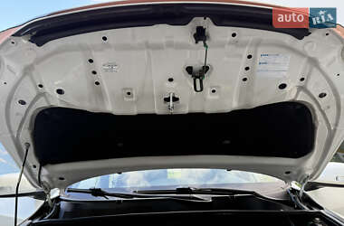 Позашляховик / Кросовер Toyota RAV4 2011 в 