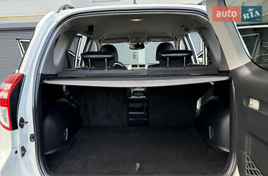 Позашляховик / Кросовер Toyota RAV4 2011 в 