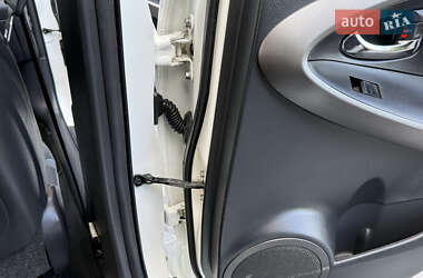 Позашляховик / Кросовер Toyota RAV4 2011 в 