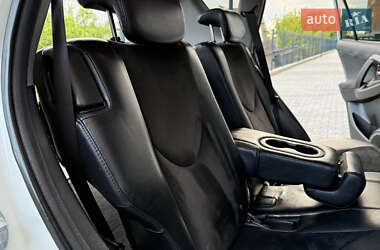 Позашляховик / Кросовер Toyota RAV4 2011 в 