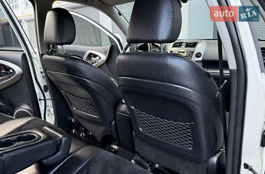 Позашляховик / Кросовер Toyota RAV4 2011 в 