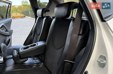 Позашляховик / Кросовер Toyota RAV4 2011 в 