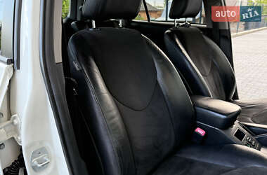 Позашляховик / Кросовер Toyota RAV4 2011 в 