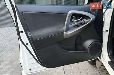 Позашляховик / Кросовер Toyota RAV4 2011 в 