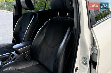 Позашляховик / Кросовер Toyota RAV4 2011 в 