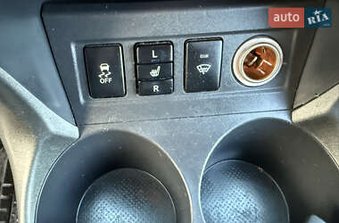 Позашляховик / Кросовер Toyota RAV4 2011 в 