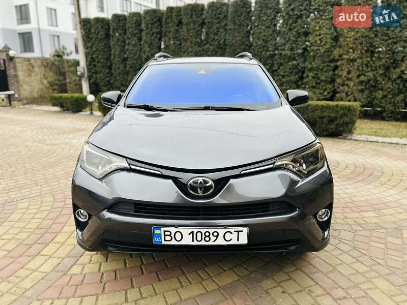 Позашляховик / Кросовер Toyota RAV4 2017 в Дубні