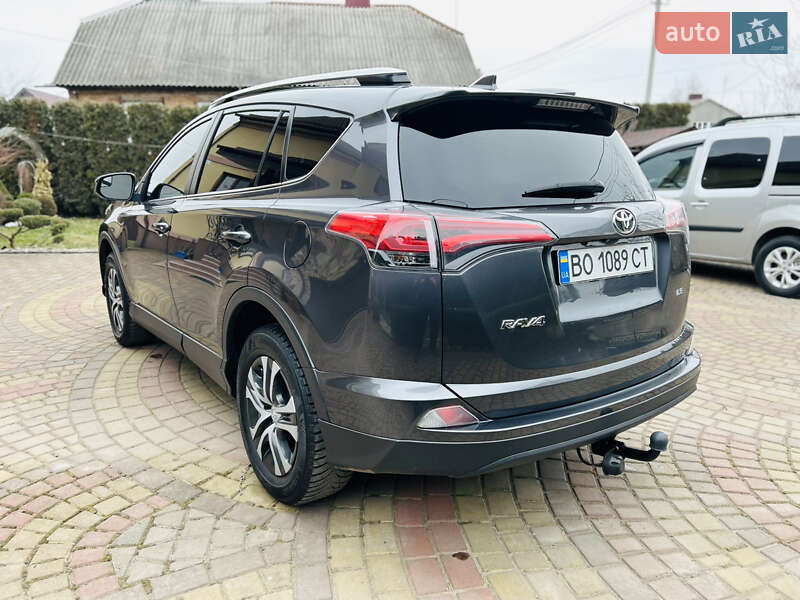 Позашляховик / Кросовер Toyota RAV4 2017 в Дубні