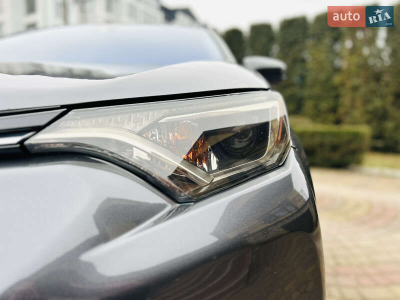 Позашляховик / Кросовер Toyota RAV4 2017 в Дубні