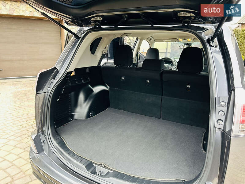 Позашляховик / Кросовер Toyota RAV4 2017 в Дубні