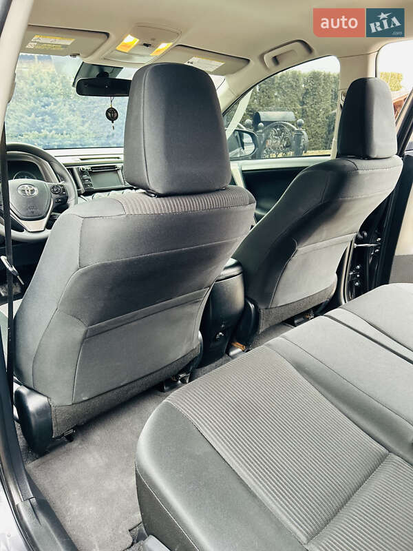 Позашляховик / Кросовер Toyota RAV4 2017 в Дубні
