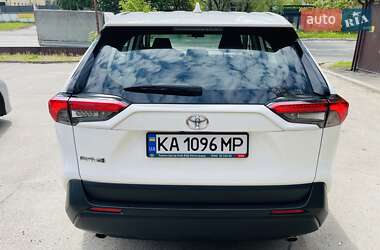 Внедорожник / Кроссовер Toyota RAV4 2019 в 