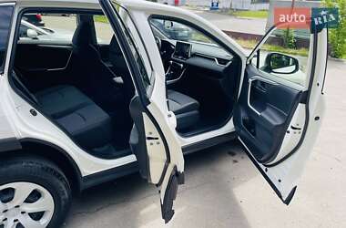 Внедорожник / Кроссовер Toyota RAV4 2019 в 