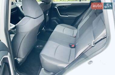 Внедорожник / Кроссовер Toyota RAV4 2019 в 