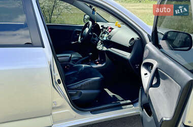Внедорожник / Кроссовер Toyota RAV4 2010 в 