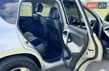 Внедорожник / Кроссовер Toyota RAV4 2010 в 