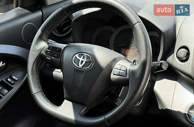 Внедорожник / Кроссовер Toyota RAV4 2010 в 