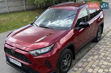 Позашляховик / Кросовер Toyota RAV4 2018 в 