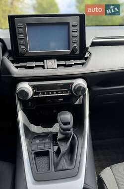 Позашляховик / Кросовер Toyota RAV4 2018 в 