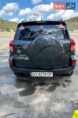 Внедорожник / Кроссовер Toyota RAV4 2008 в 
