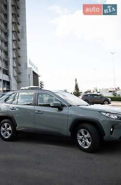 Позашляховик / Кросовер Toyota RAV4 2019 в 