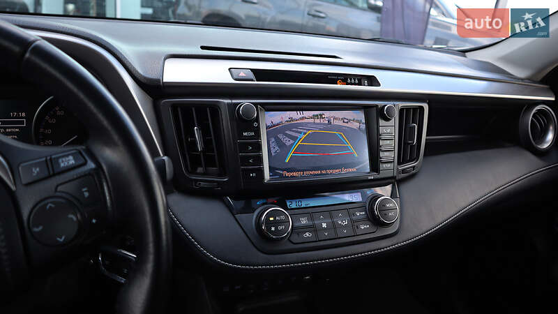 Позашляховик / Кросовер Toyota RAV4 2017 в Рівному
