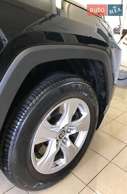 Внедорожник / Кроссовер Toyota RAV4 2019 в 