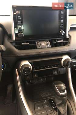 Внедорожник / Кроссовер Toyota RAV4 2019 в 