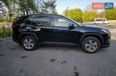 Позашляховик / Кросовер Toyota RAV4 2023 в 