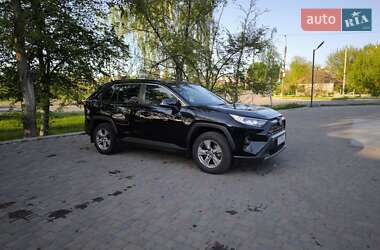 Позашляховик / Кросовер Toyota RAV4 2023 в 