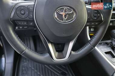 Позашляховик / Кросовер Toyota RAV4 2023 в 