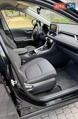 Внедорожник / Кроссовер Toyota RAV4 2020 в 