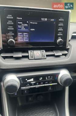 Внедорожник / Кроссовер Toyota RAV4 2020 в 